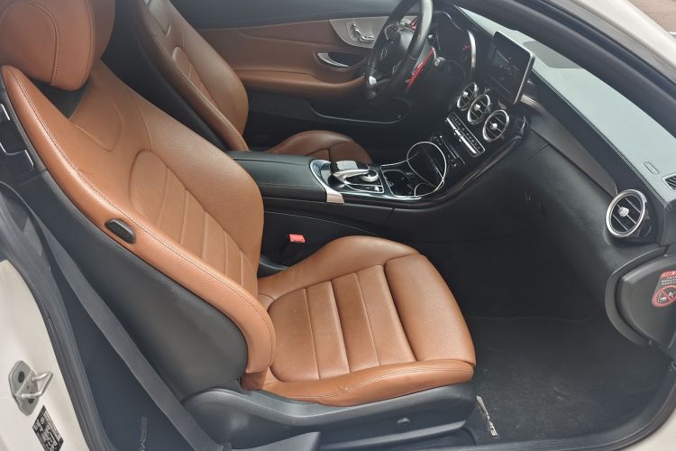 奔驰C级(进口) 2017款 改款 C 200 轿跑版中控内饰7002