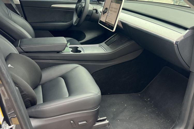 特斯拉 Model Y 2024款 后轮驱动版中控内饰7006