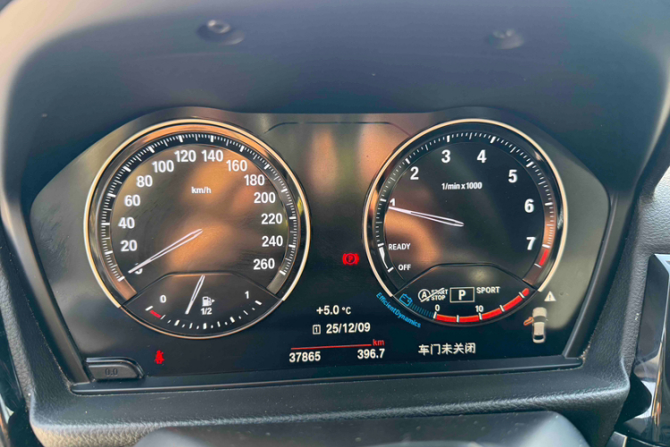 宝马1系 2022款 120i M运动版中控内饰15