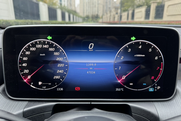 奔驰C级 2023款 C 200 L 运动版中控内饰15