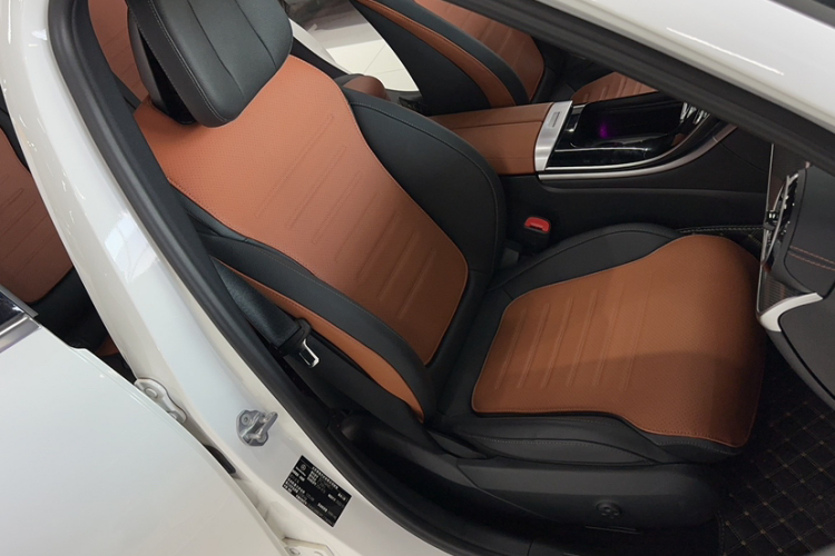 奔驰C级 2023款 C 200 L 运动版局部细节41