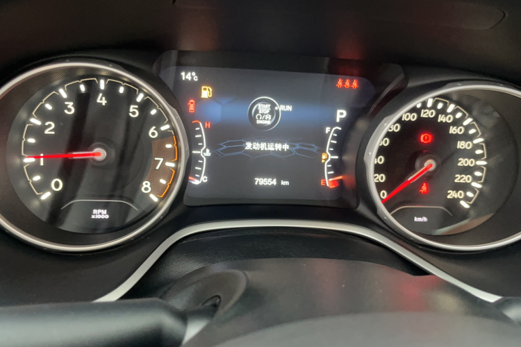 Jeep 指南者 2020款 220T 自动精英版中控内饰15