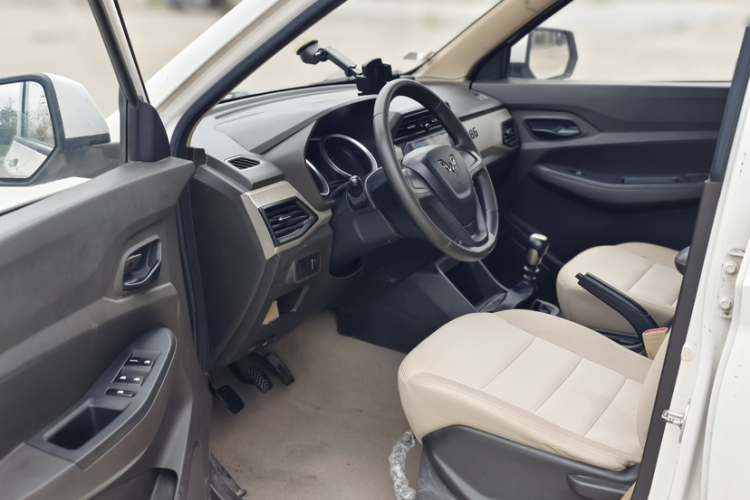 五菱汽车 五菱宏光 2019款 1.5L S标准型国VI LAR中控内饰7003