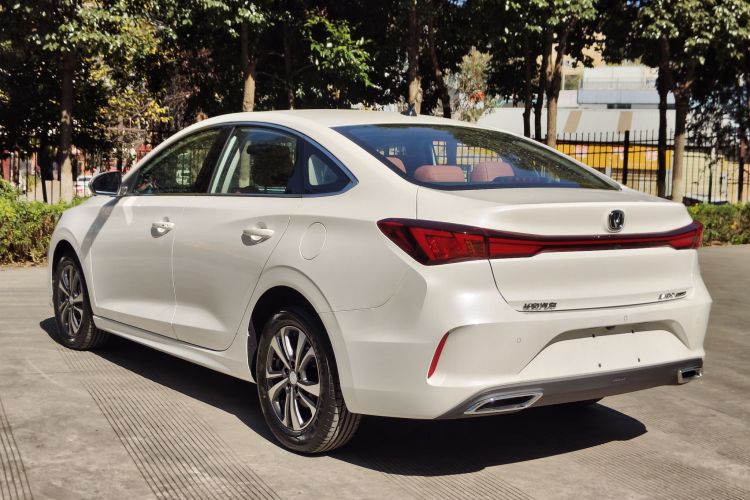 长安 逸动 2025款 PLUS 1.4T 双离合高能版车身外观6005