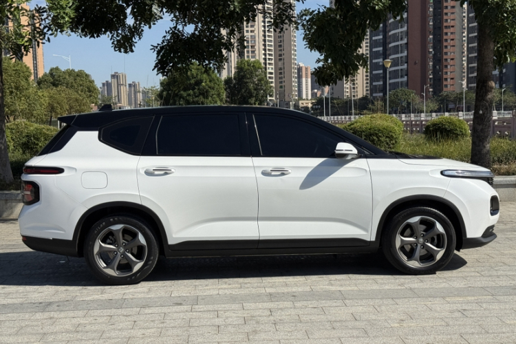 宝骏RM-5 2019款 1.5T CVT 24小时在线尊贵型 7座车身外观6007