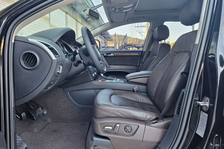 奥迪Q7 2014款 35 TFSI 进取型中控内饰7002