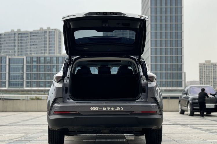 哪吒汽车 哪吒U 2021款 Pro 500 登月版车身外观6009