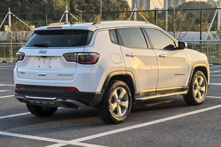 Jeep 指南者 2019款 220T 自动悦享版车身外观6004