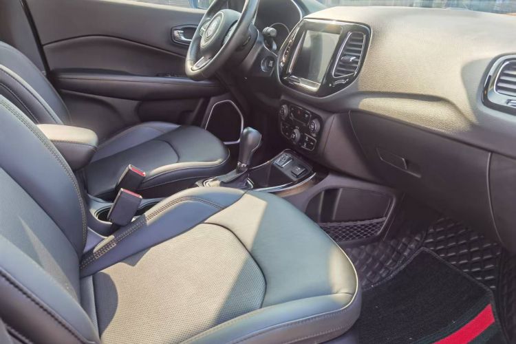 Jeep 指南者 2020款 220T 自动精英版中控内饰7006