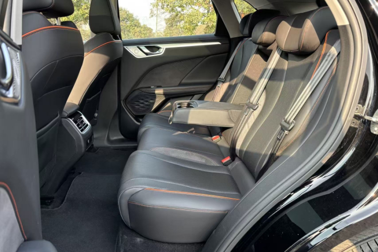 魏牌 玛奇朵DHT-PHEV 2021款 1.5L 大师版中控内饰7003