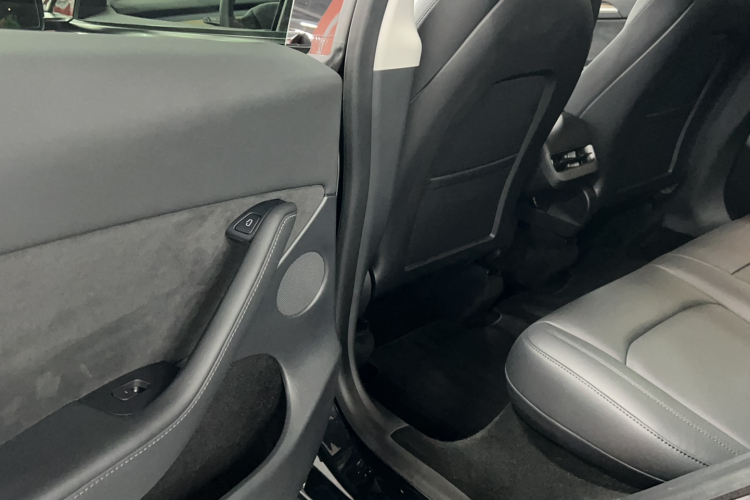 特斯拉 Model Y 2021款 标准续航后驱版中控内饰7002