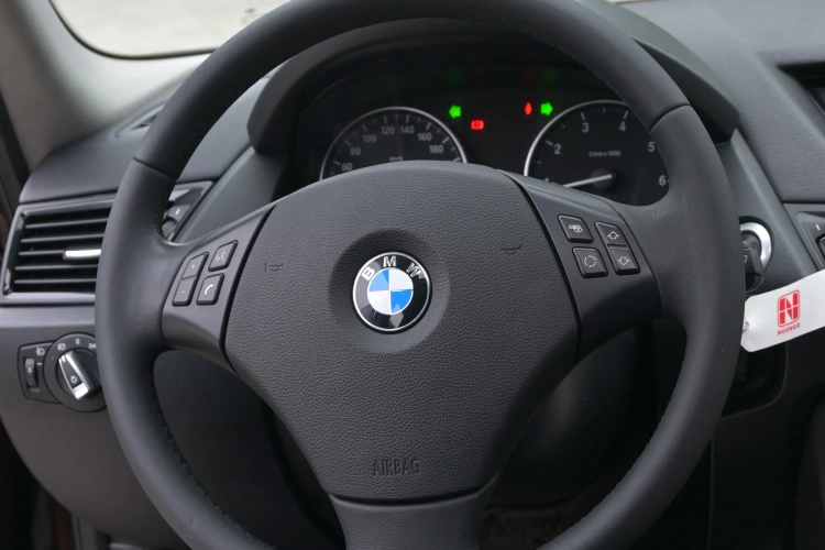 宝马X1 2013款 sDrive18i 手动型中控内饰7002