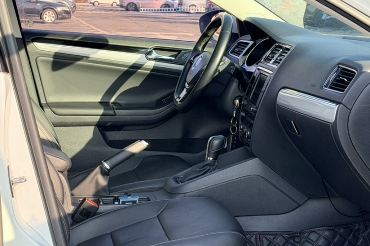 大众 速腾 2016款 230TSI 25周年纪念版中控内饰7008