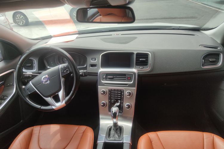 沃尔沃S60 2015款 S60L 2.0T 智行版中控内饰7001