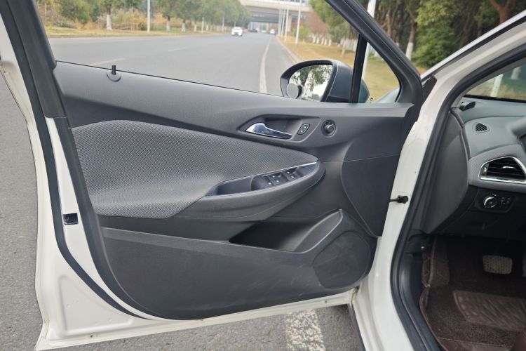 雪佛兰 科鲁兹 2017款 1.5L 自动先锋天窗版中控内饰7001