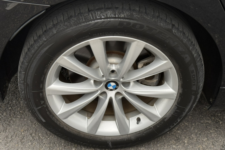 宝马7系 2017款 730Li 领先型局部细节9008