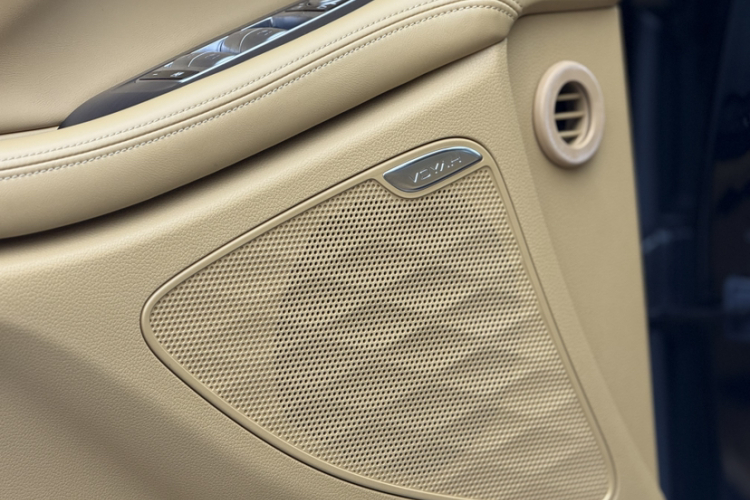 岚图汽车 岚图梦想家 2025款 PHEV 四驱卓越乾崑版中控内饰7002