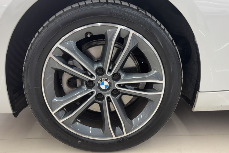 宝马1系 2023款 120i M运动版车身外观6004