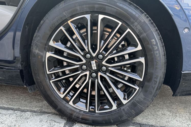 吉利银河 银河星耀8 2025款 130km EM-i 尊贵版车身外观6007