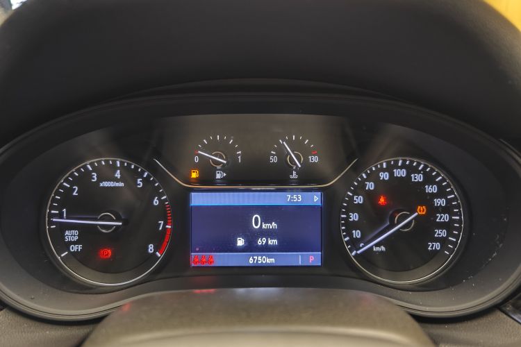 别克 君威 2024款 25T 超享版中控内饰15