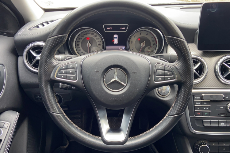 奔驰GLA 2016款 GLA 200 时尚型局部细节13