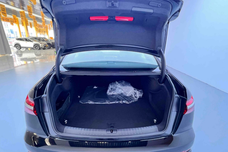 奥迪A6L 2025款 改款 40 TFSI 豪华动感型中控内饰7008