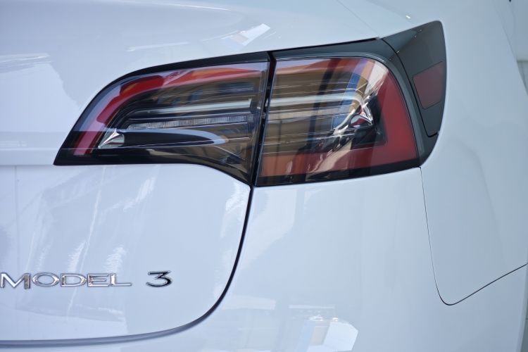 特斯拉 Model 3 2021款 标准续航后驱升级版 3D6车身外观6011