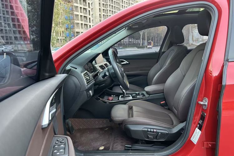 宝马1系 2020款 120i M运动套装中控内饰7001