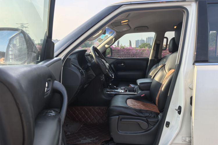 日产 途乐（平行进口）中控内饰7004