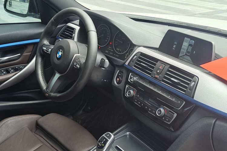 宝马3系 2019款 320i M运动套装局部细节9012