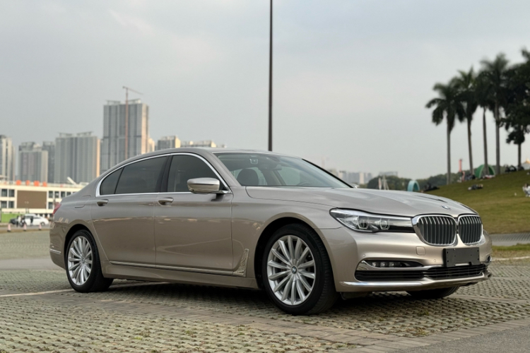 宝马7系 2018款 730Li 领先型 卓越套装车身外观6003