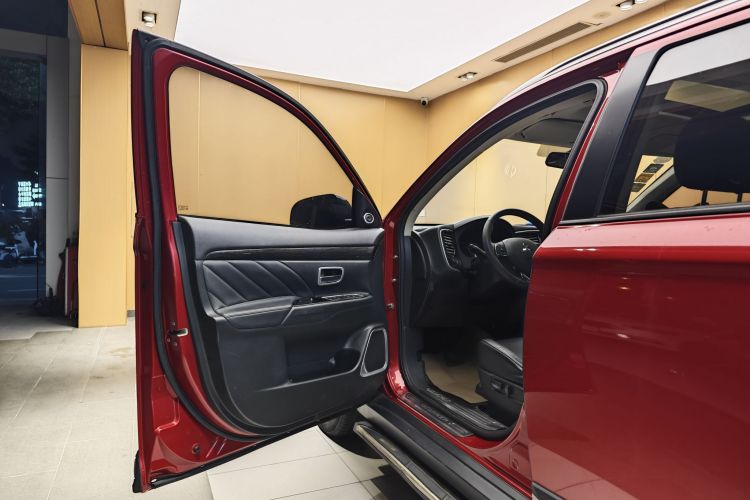 三菱 欧蓝德 2019款 2.0L 两驱畅享版 5座 国V车身外观6011