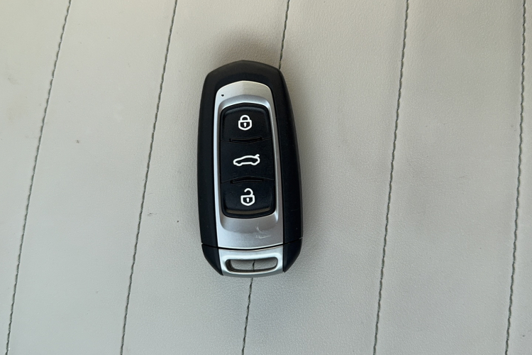 吉利银河 2025款 210km 熊猫骑士中控内饰7001