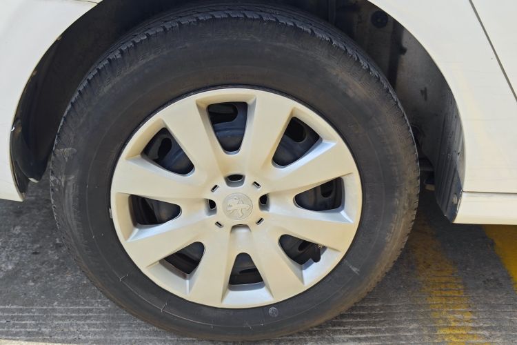 标致301 2016款 1.6L 自动舒适版局部细节9004