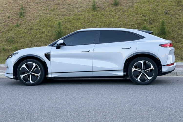 比亚迪 宋L EV 2024款 662km 卓越型车身外观6006