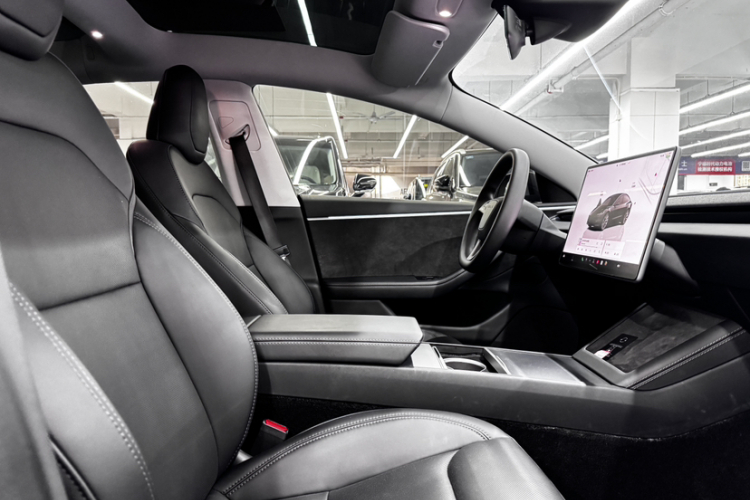 特斯拉 Model 3 2023款 长续航全轮驱动版中控内饰7003