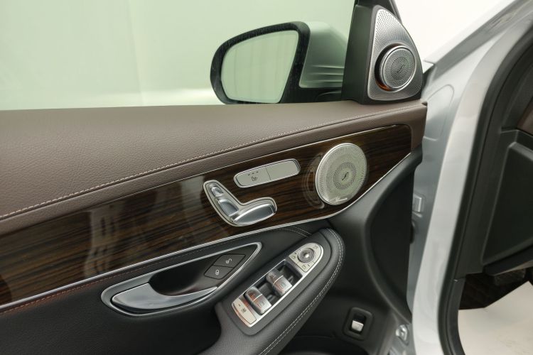 奔驰GLC 2018款 改款 GLC 260 4MATIC 动感型局部细节9006