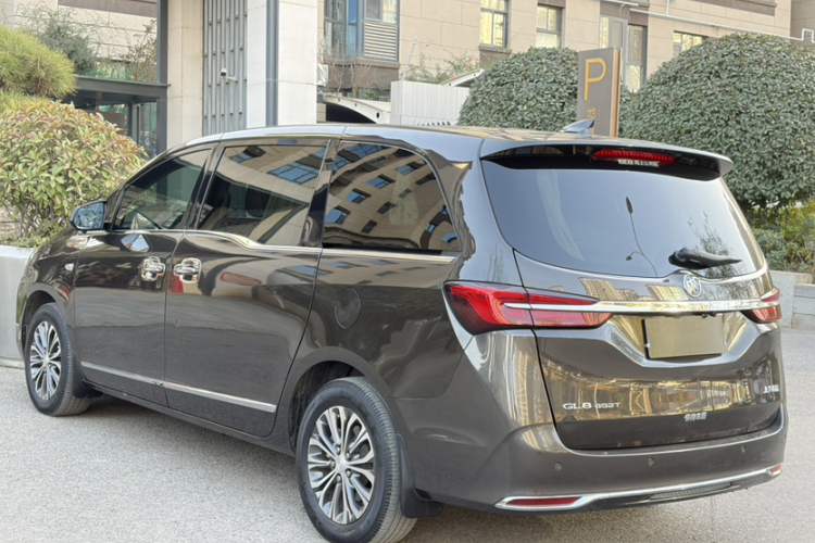 别克GL8 2021款 陆上公务舱 652T 豪华型车身外观6006