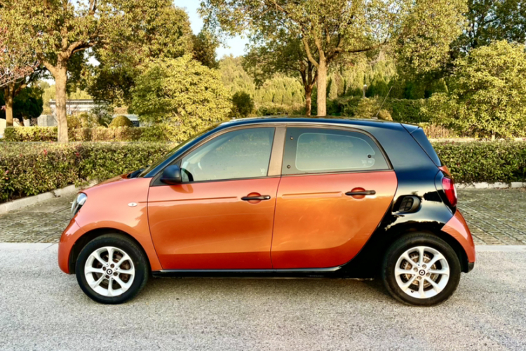 smart forfour 2016款 1.0L 52千瓦灵动版车身外观6002