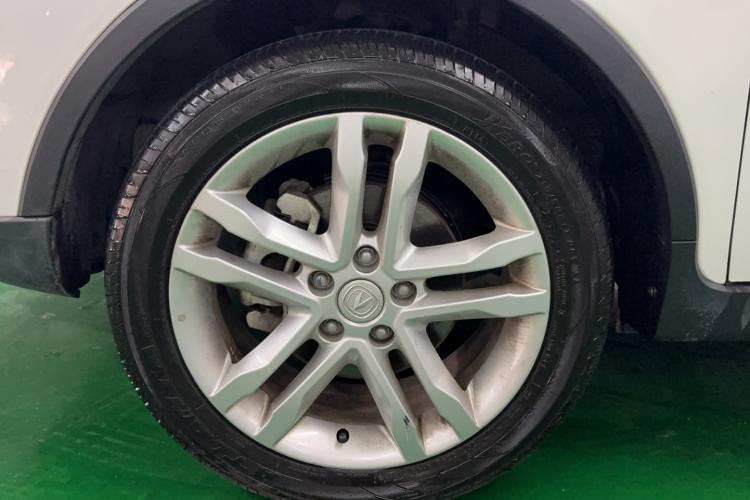 长安CS35 2016款 1.6L 自动豪华型 国V车身外观6004