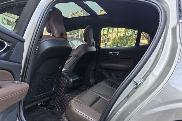 沃尔沃S60 2022款 B4 智逸豪华版中控内饰7003