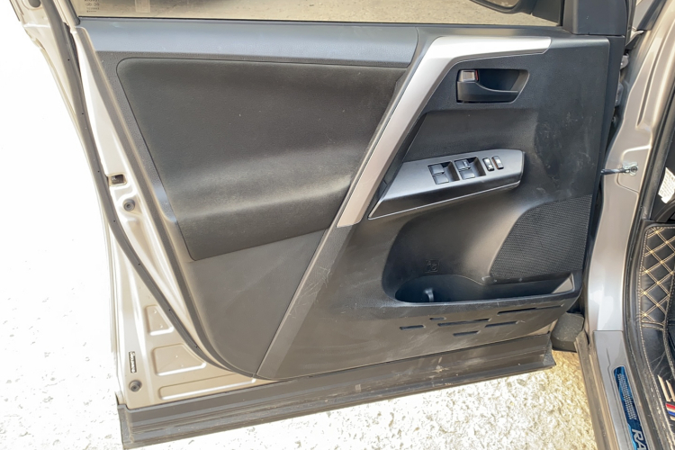 丰田 RAV4荣放 2019款 2.0L CVT两驱舒适版 国VI中控内饰7005