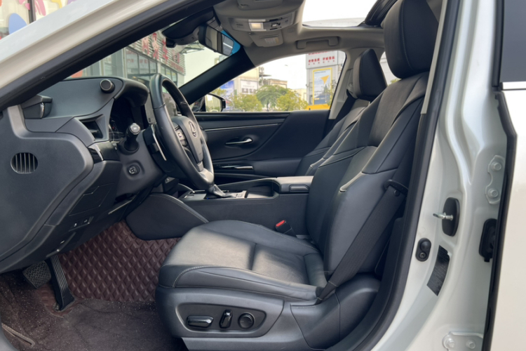 雷克萨斯ES 2022款 200 卓越版中控内饰7005