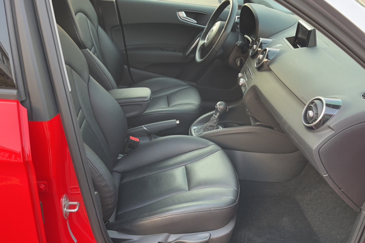 奥迪A1 2016款 30 TFSI Sportback Design风尚版中控内饰7003