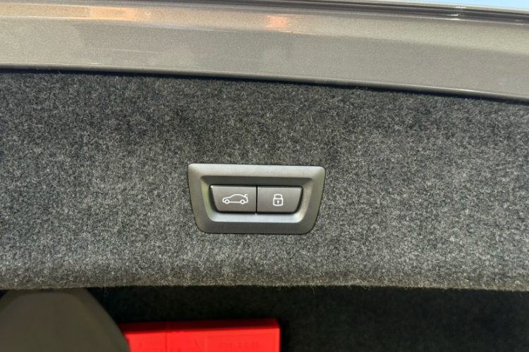 宝马3系 2025款 325Li M运动套装中控内饰7009