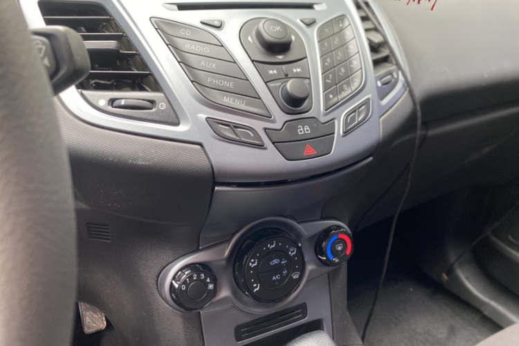 福特 嘉年华 2013款 两厢 1.5L 自动时尚型局部细节16