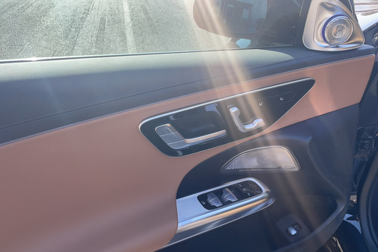 奔驰E级 2024款 改款 E 260 L中控内饰7001