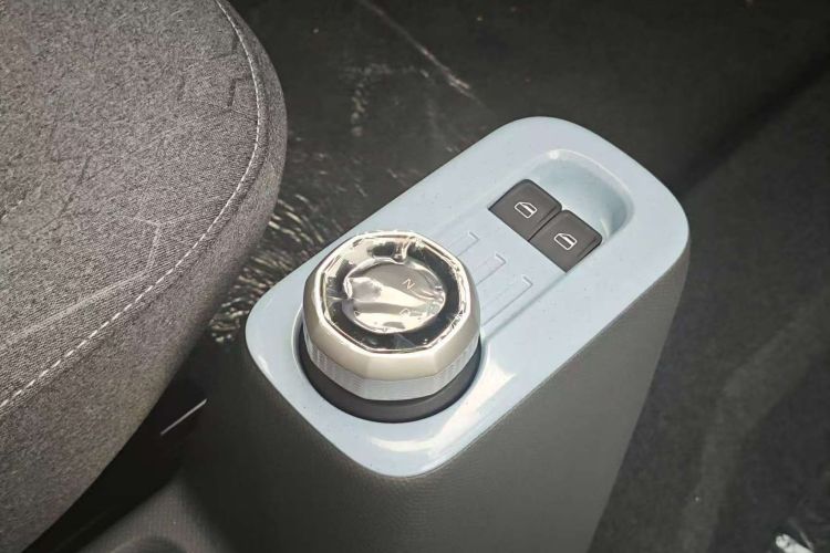 吉利银河 2024款 熊猫mini 200km 耐力熊车身外观6006