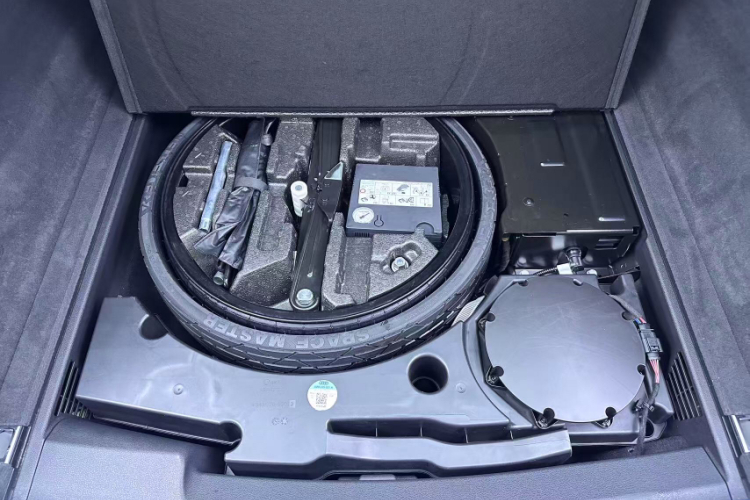 奥迪Q8 2019款 55 TFSI 臻选动感型局部细节9004