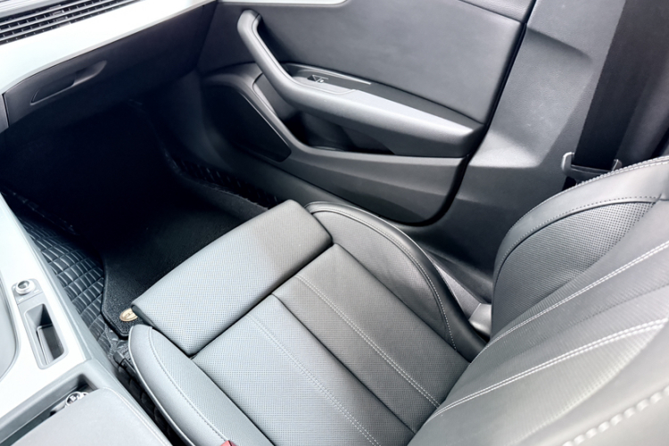 奥迪A4L 2023款 40 TFSI 时尚动感型中控内饰7014